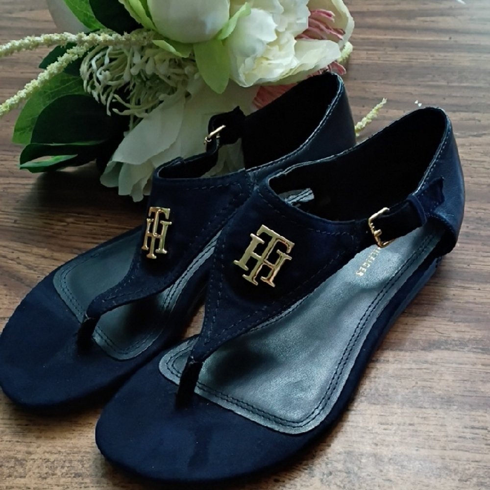 💙 Tommy Hilfiger Blue Suede Sandals with Decorative Strap Size 7